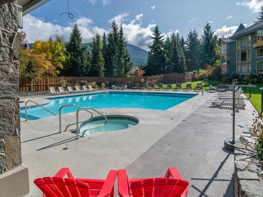 Cascade Lodge Premium Suite, With Pool & Hot Tub Whistler Exterior photo