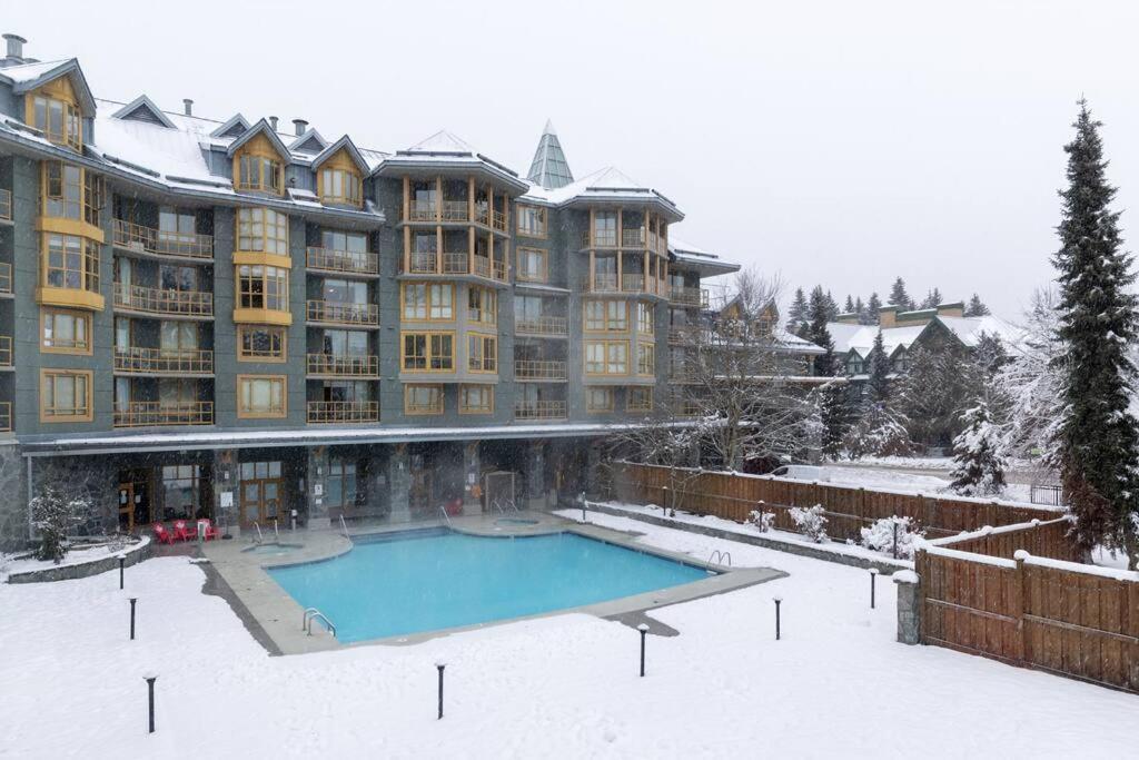 Cascade Lodge Premium Suite, With Pool & Hot Tub Whistler Exterior photo