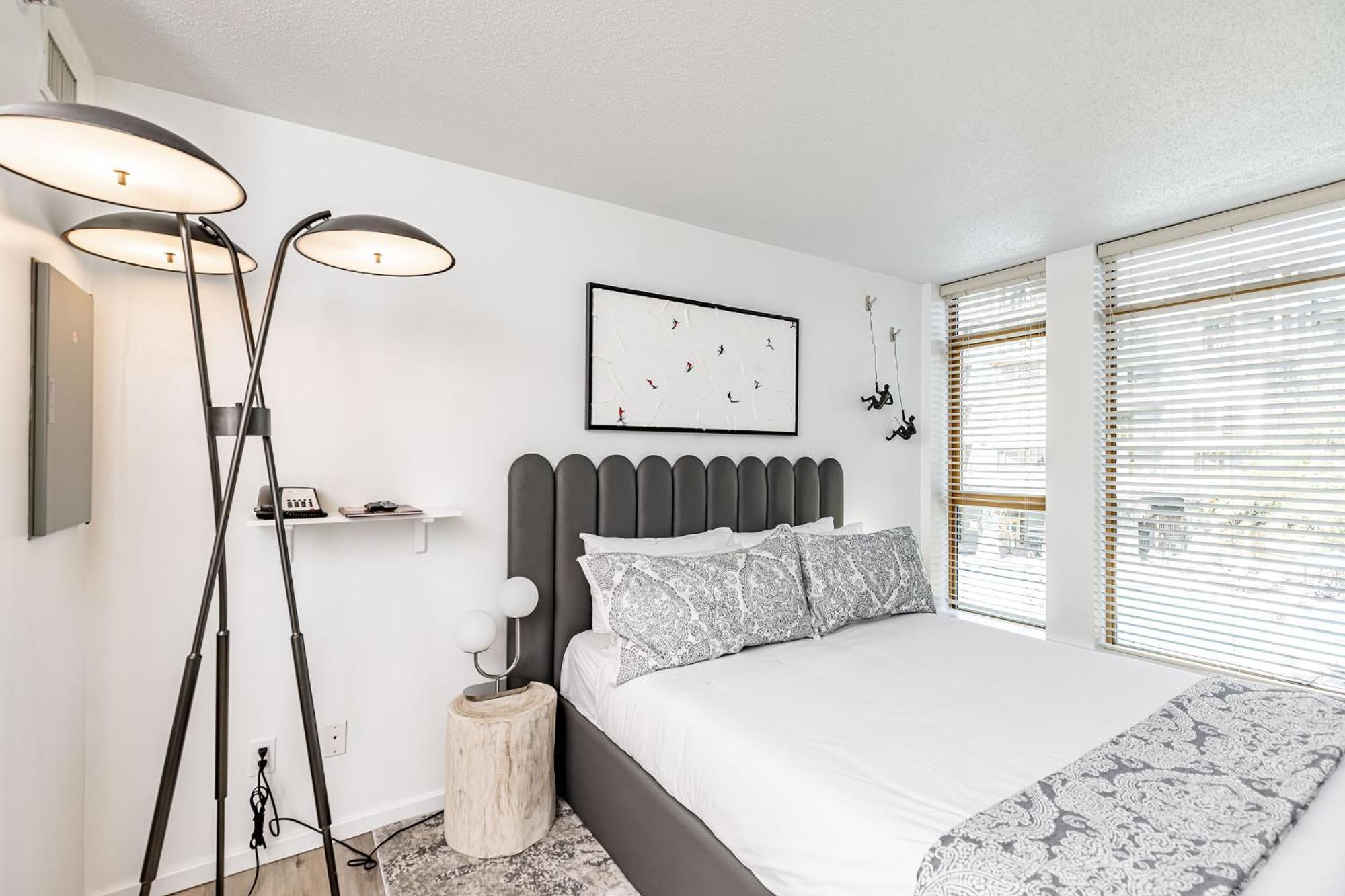 Cascade Lodge Premium Suite, With Pool & Hot Tub Whistler Exterior photo